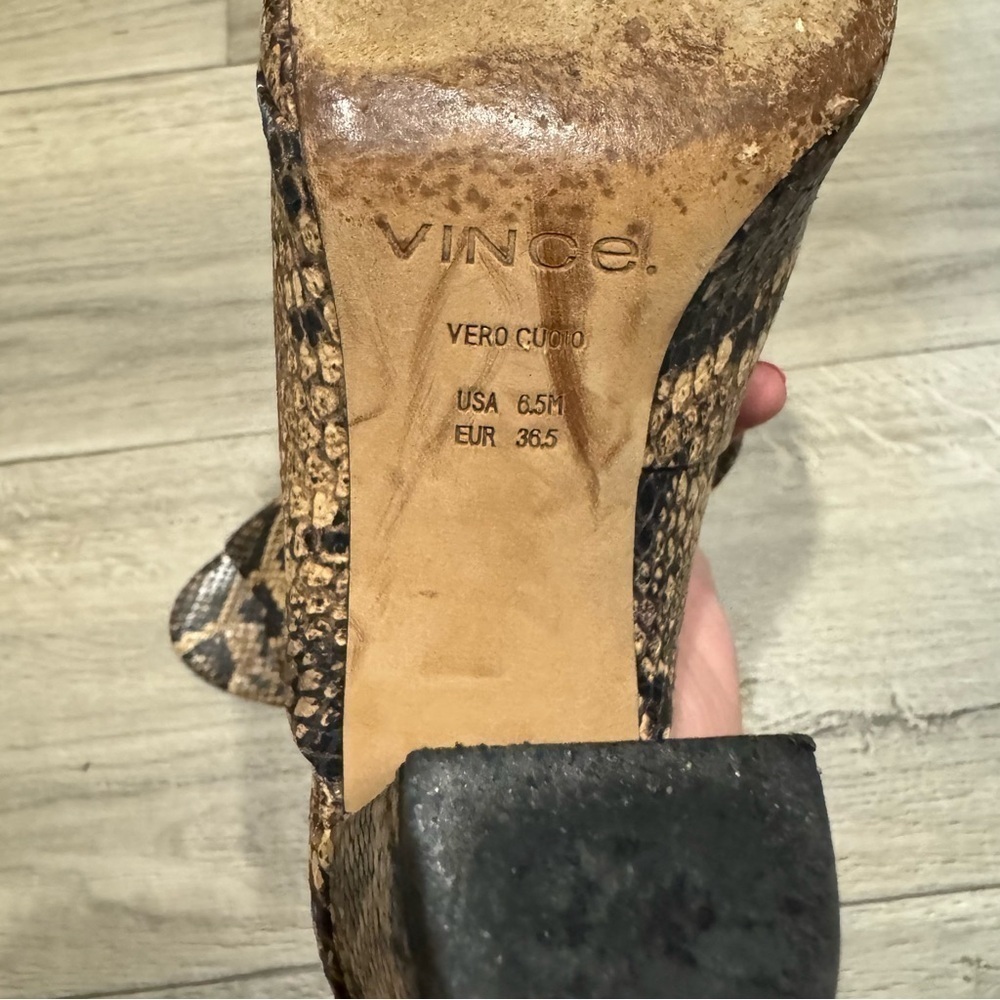 Vince Heath Women's Snake Print LeatherCross Strap Sandals Size 6.5 MSRP $325.00 - Picture 3 of 6